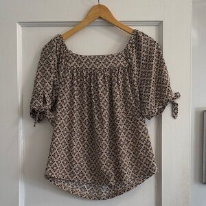 Ann Taylor Factory Geometric Beige Blouse Size:XS
